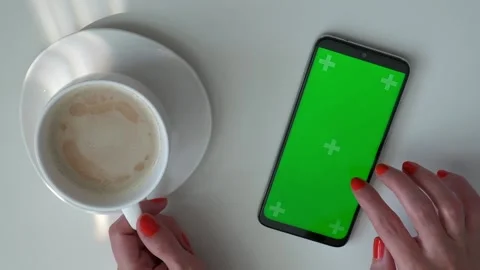 Woman's hand use green screen smartphone for online shopping at the cafe table Stock Footage 161306097