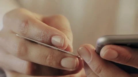 Woman's hand using credit card shopping online with smartphone 스톡 동영상 104365183