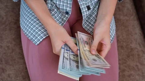 Woman's hands counting american dollar bills 스톡 동영상 331201456