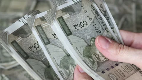 Woman's hands counting Indian 500 rupee banknotes (INR) Video stock 344051907