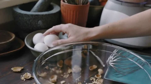 Woman's hands cracking an egg	 Video stock 75759529