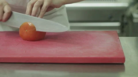 WOMAN'S HANDS CUTTING TOMATO IN THE KITCHEN SLIDER SHOT 스톡 동영상 47780487