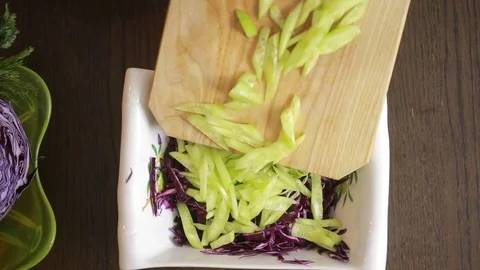 Woman's hands with a knife cut red cabbage salad Stock Footage 70353840