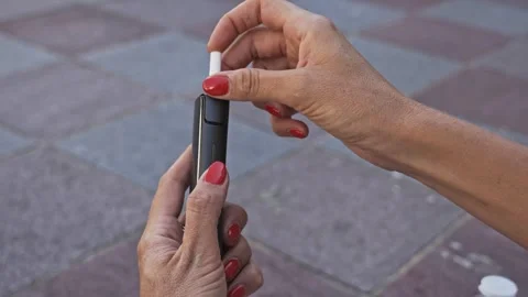Woman's hands prepare an electronic cigarette. Stock Footage 249263071