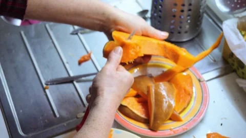 Woman's Hands Slicing Fresh Pumpkin for Oven Cooking, Italian Kitchen Vídeo Stock 335695032