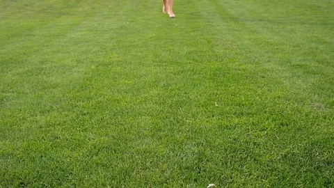 Woman's legs running in the grass, close up, rear view 動画素材 95208636