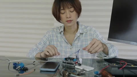 Women are learning and experimenting with the operation of microcontrollers Stock Footage 334046174
