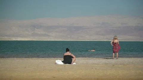 Women on the beach Video stock 104719310