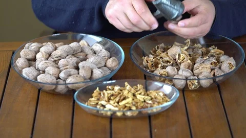 Women Cracking Walnut on the Table 動画素材 88466597