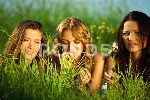 Women grass fun Stock Photos