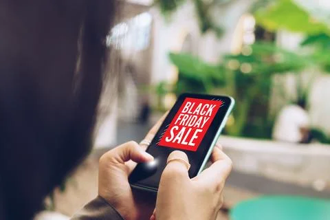 Women hand using smartphone do online selling on black friday sale for peop.. Stock Photos