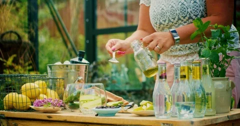 Women making a drink 스톡 동영상 113941453