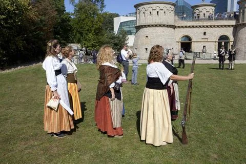  Women with muzzle-loading rifles during a live role-playing or R Women wi... Stock Photos