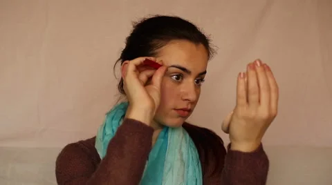 Women pluck eyebrows Stock Footage 61718922