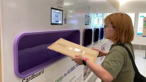 Women Recycling at Reverse Vending Machine B-Roll - Green Malaysia 動画素材 312439117