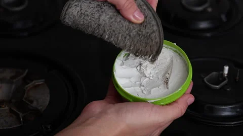 Women remove makeup,use roller or scrubbing with ultrasonic spatula. Stock-Footage 261835066