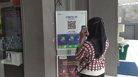 Women scan the QR code to enter the building Stock Footage 170786907