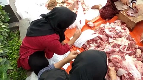 Women sorting and packaging raw meat outdoors Stock Footage 279342118