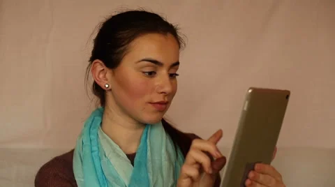 Women using tablet Stock Footage 61718446