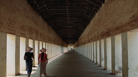 Women Walking down Corridor Video stock 89037955