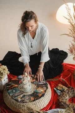 Women's circle and practice in the use of metaphorical cards. The girl is Stock Photos