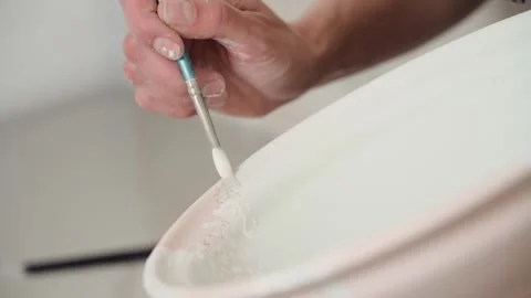  Women's hands apply white paint on top of the blue base. Vídeo Stock 196232941