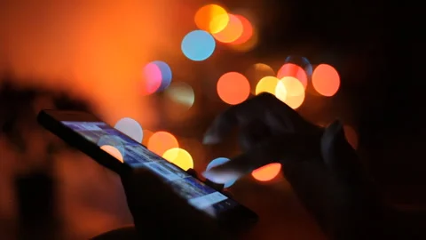 Women's hands are flipping through the web of posts, browsing social networks. Video stock 101037825