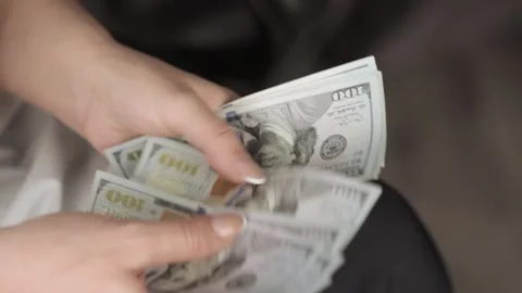 Women's hands count dollar banknotes 動画素材 233209524