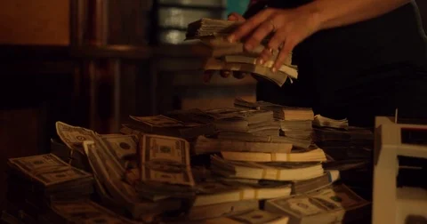 Women's hands count hundred dollar bills, bundle of money 스톡 동영상 76338226