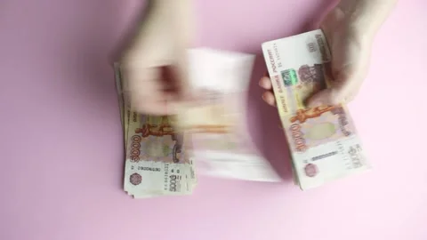 Women's hands count Russian banknotes with a face value of five thousand rubles. Stock Footage 155085840
