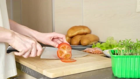 Women's hands cut tomatoes Video stock 152094029