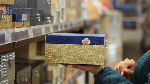 Women's hands open the box close-up Stock-Footage 112667784