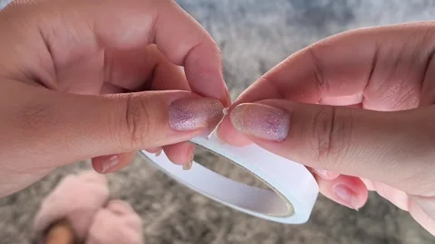 Womens hands open the double-sided tape in close-up. Adhesive tape for repairs. Vídeo Stock 315152621