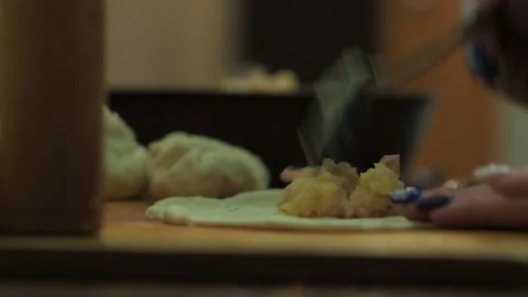 Women's hands put and wrap the filling in yeast dough. cooking pies Stock Footage 147882415