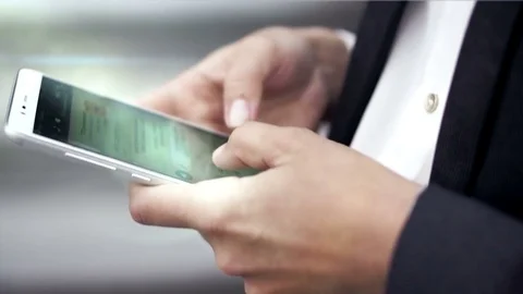 Women's hands quickly typing a message on mobile Видео 76194065