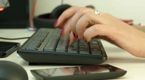 Women's Hands Typing On Computer Keyboard Vidéo 58688642