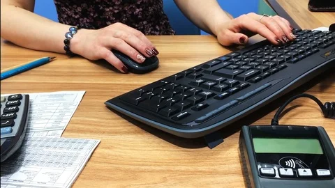 Women's hands typing Stock Footage 75755646