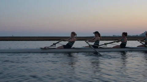Women's quad rowing team training on lake 库存影片 88833228