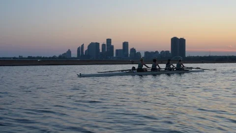 Women's quad rowing team training on lake 库存影片 88834388