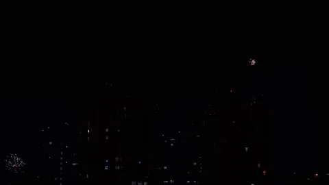 Wonderful colourful firework explosion on dark night sky over big city Vidéo 147371465