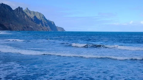 Wonderful endless ocean view with white waves breaking on black beach. Inspir Stock Footage 120792676