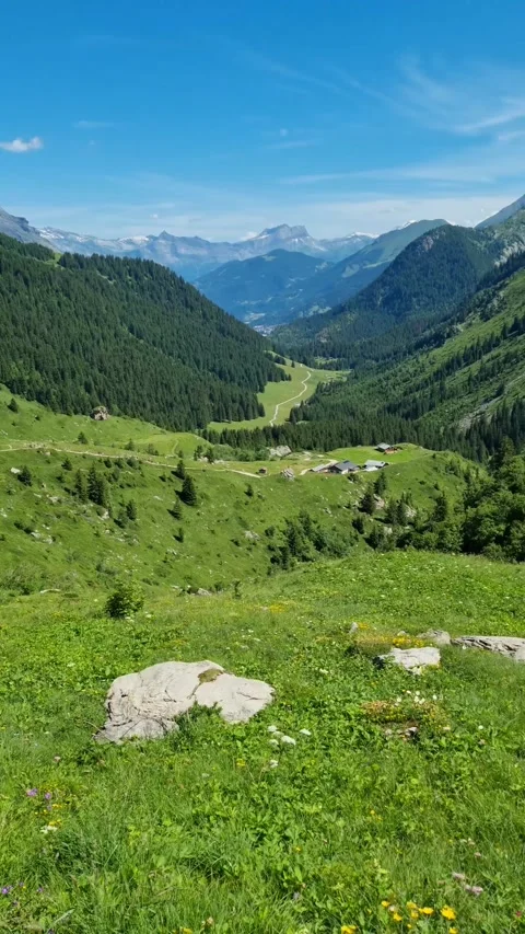 A wonderful panoramic view on the border between France and Italy, in the munici Video stock 284658461