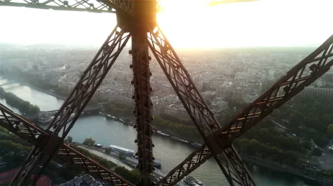 Wonderful view of Paris from moving Eiffel Tower lift in sunrise or sunset light Vidéo 57103789