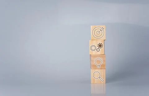 Wood cube block stacking with icon.Concept of business strategy and goal acti Foto stock