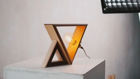 Wood lamp triangle shape. Loft cube wooden lamp on the table. Handmade lamp Vídeo Stock 127779620