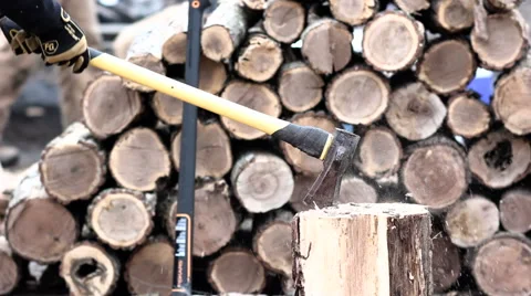 Wood Splitting Multiple Hits with the axe, chopping firewood Video stock 59703582