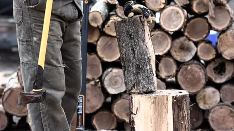 Wood Splitting Multiple Hits with the axe, chopping firewood Video stock 59703589