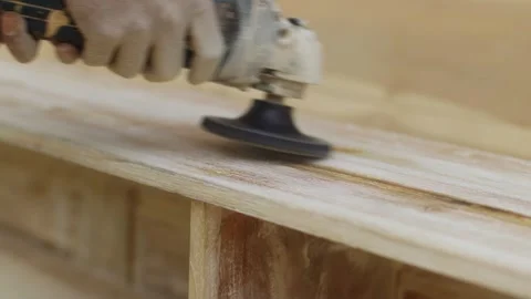 Wood texture when processed by a sanding machine, sanding the surface of light Vidéo 257404819