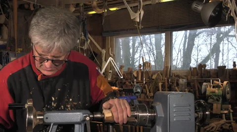 Wood turner cutting shapes in wood Stock-Footage 59321140