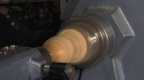 Wood turner cutting shapes in wood Stock-Footage 59337494
